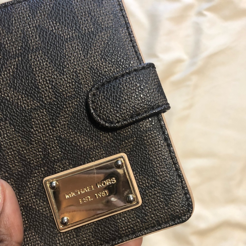 Michael kors passport holder
